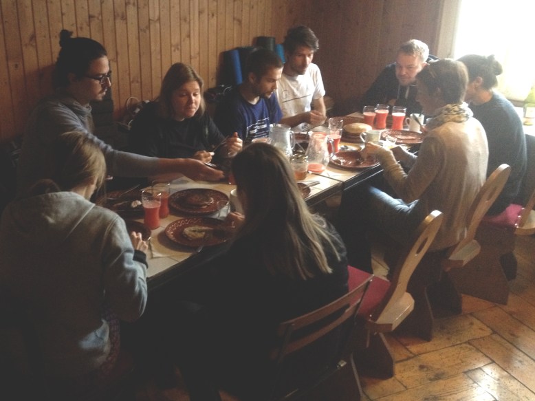 Busy morning at Yogoshik